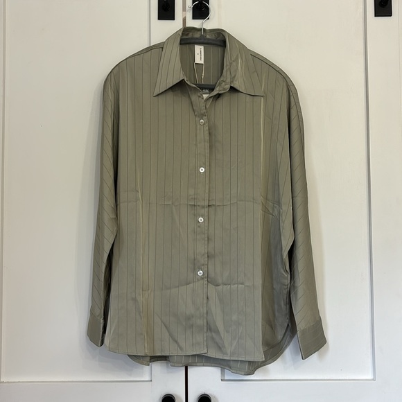 Commense Oversized Button Up Pinstriped Satin Collared Shirt - Picture 4 of 8